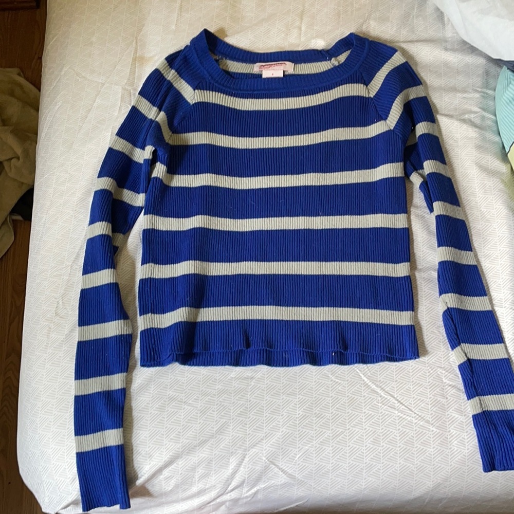 Long sleeve crop sweater